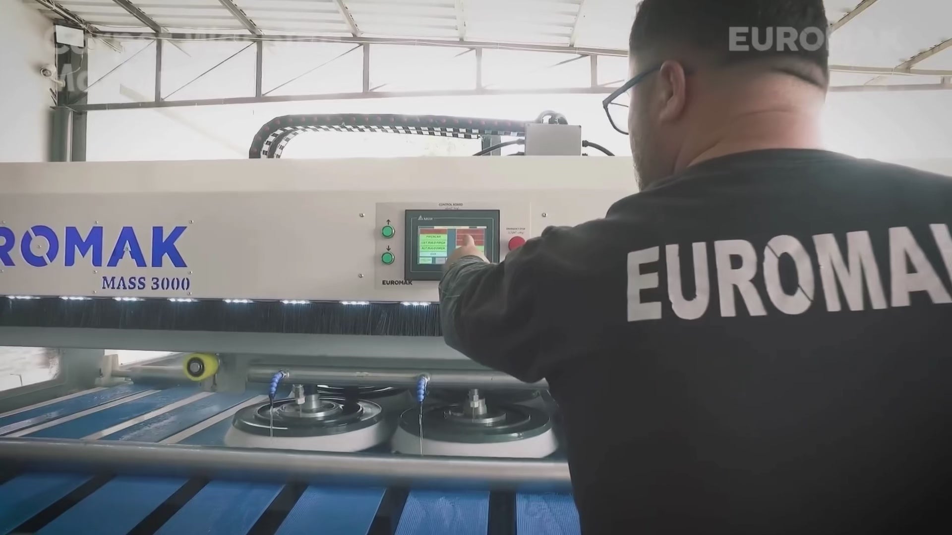 Load video: Automatic Carpet Washing Machines